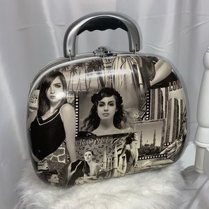 Traveler’s Make-up Case